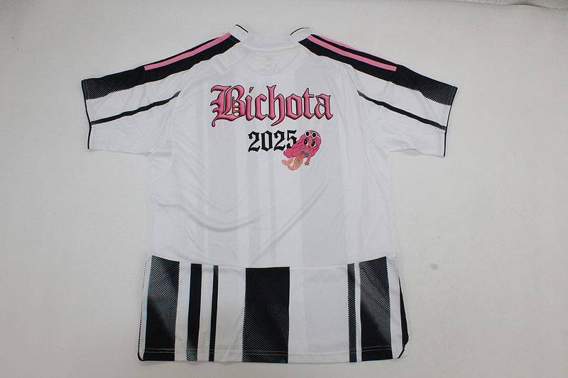 Camiseta Juventus X KarolG SPECIAL EDITION 25/26